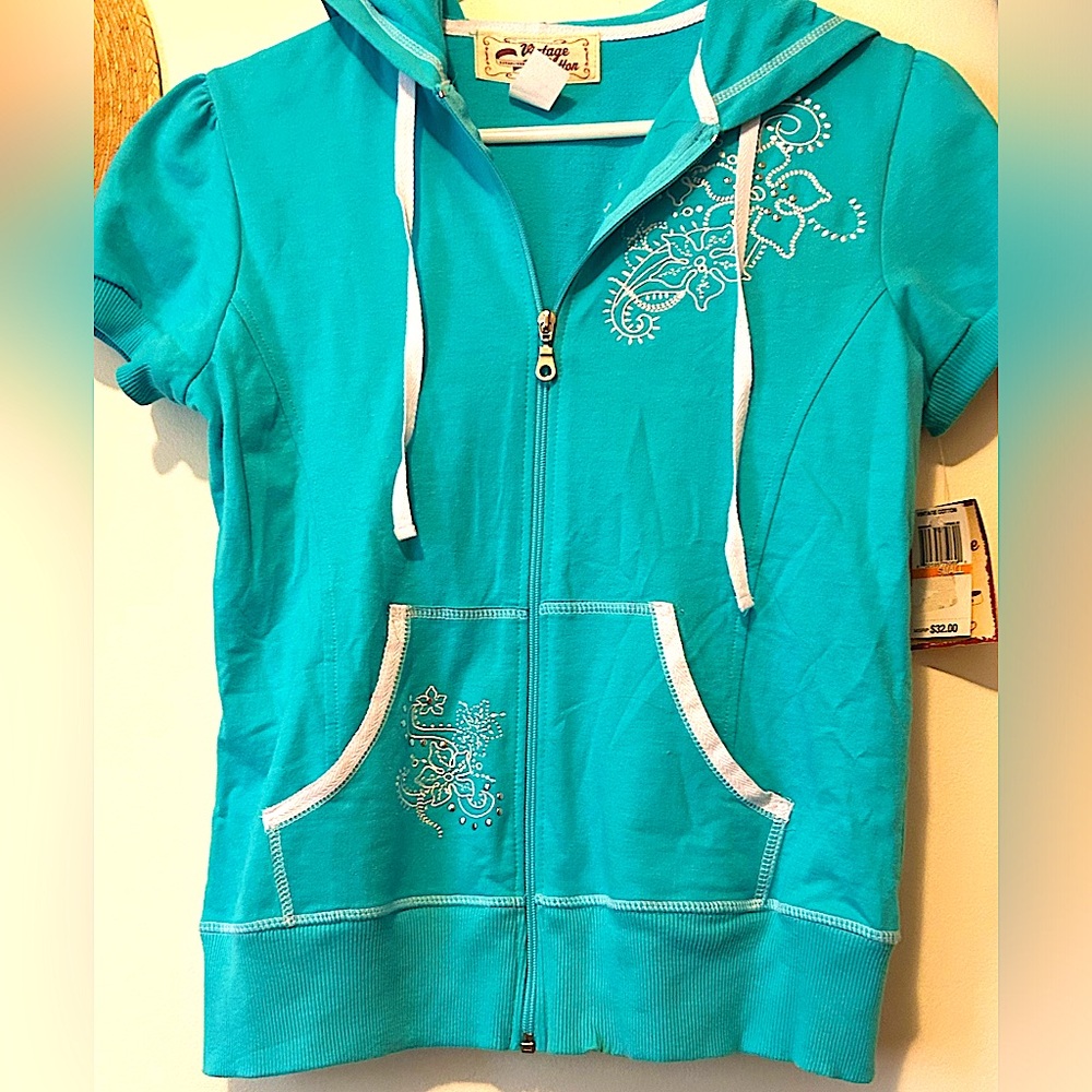 Fun Style of Short Sleeve Hoodie, silver zipper,tiny bits, white embroidered.